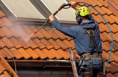 Démoussage et hydrofuge de toiture à Sagy